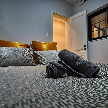 펜션 Brand New Seafront Maisonette