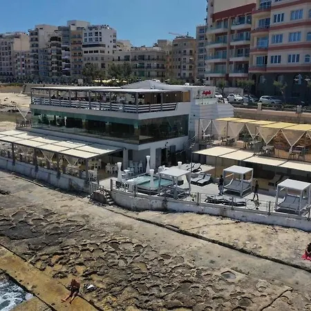 Brand New Seafront Maisonette 펜션 슬리에마