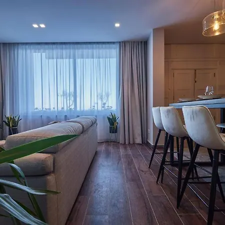 Brand New Seafront Maisonette 슬리에마