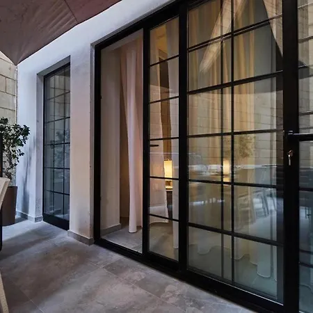 Brand New Seafront Maisonette 度假居