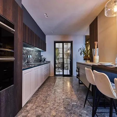 度假居 Brand New Seafront Maisonette *